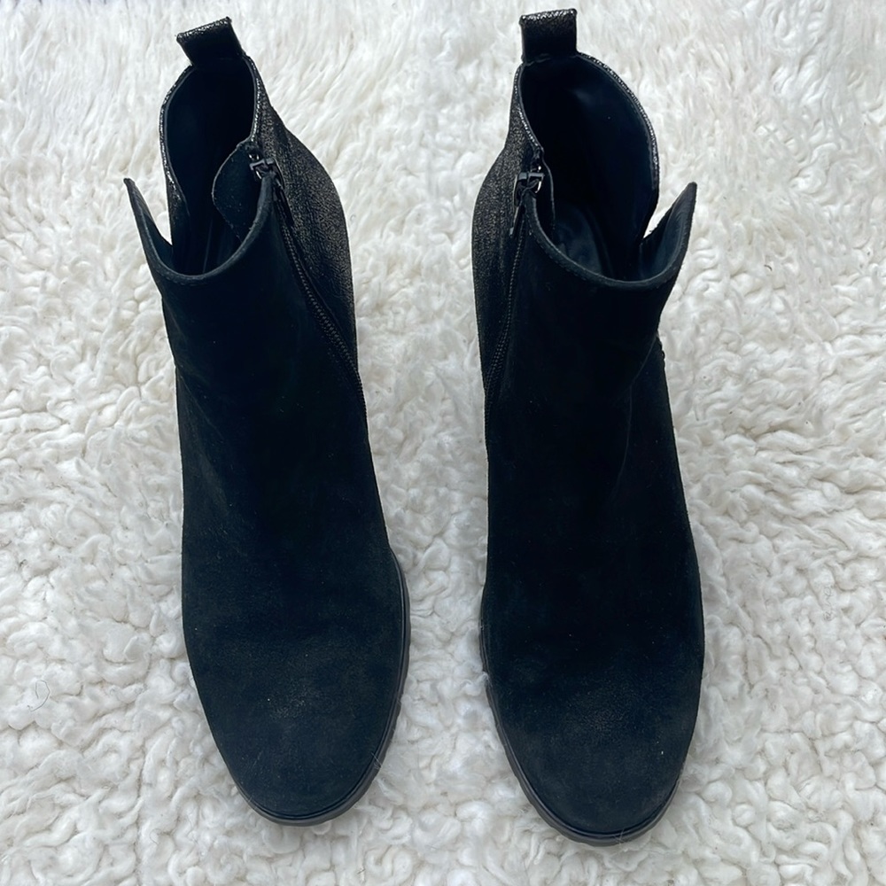 Paul Green Black Suede Metallic Bootie. Used very good condition.Size 5 US 7.5